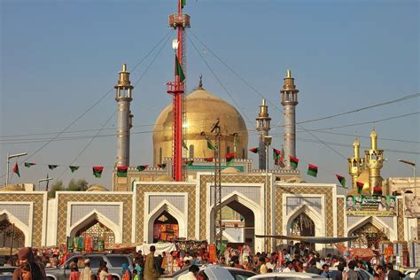  The Legend of Lal Shahbaz Qalandar: A Journey Through Pakistani Folklore and Mysticism!